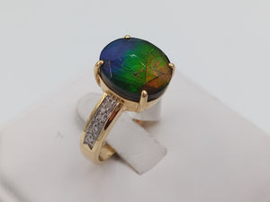 Oval shaped gold ammolite ring with diamands (AAA)